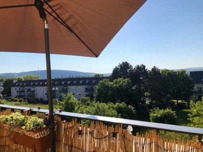 Weitblick, sehr schöne, moderne 2ZKBB mit EBK, Aufzug und Carport