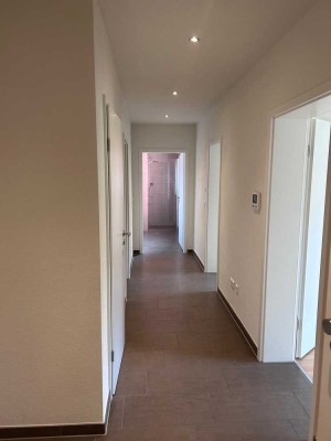 Geschmackvolle, gepflegte 3-Raum-Wohnung mit gehobener Innenausstattung mit Einbauküche in Landshut