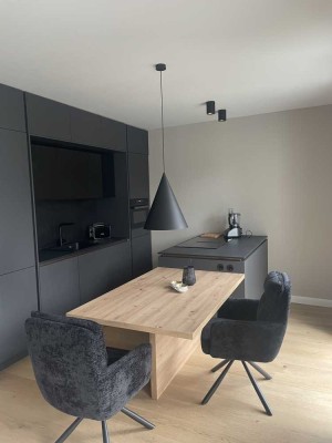 *** NEU - 2-Zimmer-Wohnung mit großem süd-west Sonnenbalkon in bester Lage von HH-Uhlenhorst ***