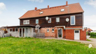 Charmantes Mehrfamilienhaus mit zwei Wohneinheiten, Garage, Carport und großzügigem Garten