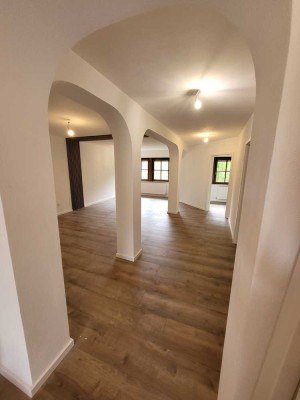 Vollständig renovierte 4,5-Zimmer-Wohnung mit EBK in Heuchlingen