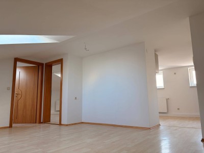 Dachgeschosswohnung mit Terrasse 3 Zimmer 70m²