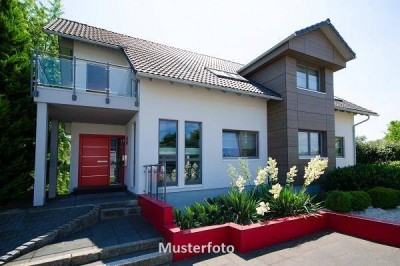 Modernes Einfamilienhaus mit Terrasse