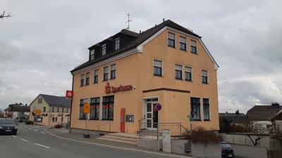 Großzügige Wohnung mit Balkon und Garage in zentraler Lage zu vermieten