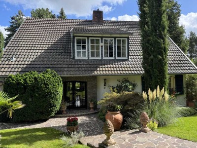 Mediterrane Landhaus-Villa mit Pool & Jacuzzi. Lassen Sie sich von der Aura dieses Hauses verzaubern