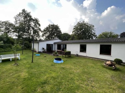 Gepflegtes Haus mit fünf Zimmern und EBK in Traumlage