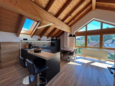 Sonnige 2,5-Zimmer-Wohnung - voll möbliert mit zwei Balkone