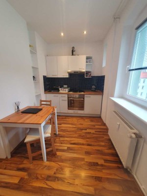 Helle, bezugsfreie 1,5-Zimmer-Altbauwohnung im Herzen von Friedrichshain – nahe Boxhagener Platz