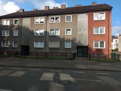 Mehrfamilienwohnhaus mit 12 Wohnungen u. 12 Balkone + 5 Garagen, ca. 766 m² Wfl. + Nutzfläche.
