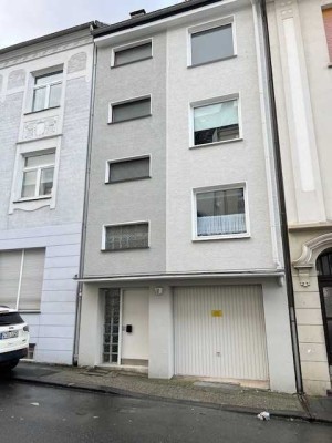 geräumige 2 Zi, Wohnung mit Balkon in ruhiger u. zentraler Lage