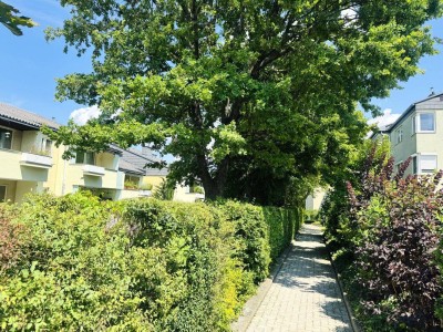AN DER GRENZE ZU RODAUN - HELLE, RUHIG GELEGENE WOHNUNG MIT GRÜNBLICK