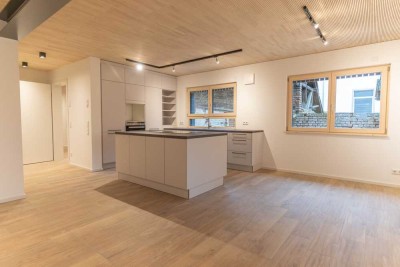3,5-Zimmer-EG-Wohnung mit Balkon und EBK und Garten