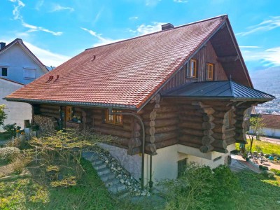 Einmalige Aussicht trifft natürliches Wohnen – Exklusives Holzblockhaus in Toplage von Bürgstadt