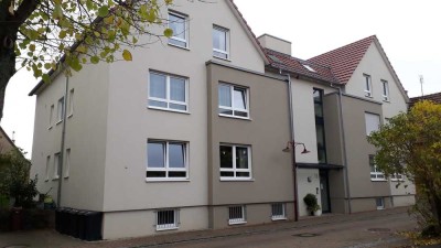 Frisch renovierte 3-Zimmer-EG-Wohnung mit Gartenanteil und Einbauküche in Wiernsheim