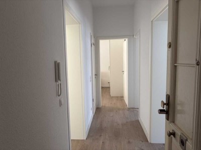 Charmante 3-Zimmer-Altbauwohnung mit seitlichem Mainblick in Frankfurt-Sachsenhausen