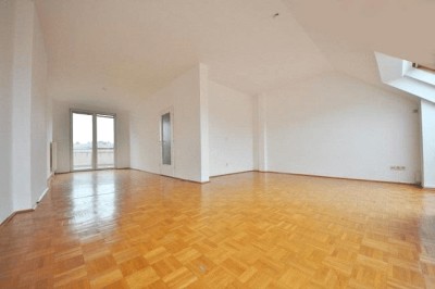 Sehr schicke und sehr sonnige Dachgeschosswohnung mit Terrasse in Unter St.Veit