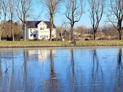 Repräsentative Altbauvilla in Wassernähe