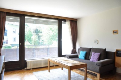 GARTENBLICK 1,5 Zimmer FERIENWOHNUNG (2. Wohnsitz) in ruhiger und sonniger Südwestlage. schöner Südwestbalkon, eigener Parkplatz. Beste Infrastruktur und Verkehrsanbindung.