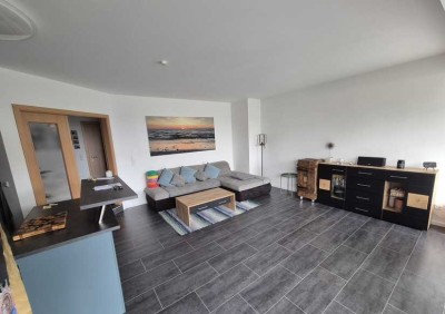 Geschmackvolle 4,5-Raum-Maisonette-Whg. mit geh. Innenausstattung mit Terrasse und EBK in Dreieich