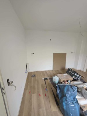 Erstbezug nach Kernsanierung – moderne 1-Zimmer-Wohnung mit Gartenmitnutzung & Pool