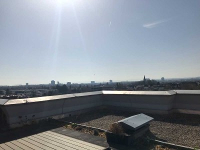 Stilvolle, geräumige und gepflegte 2,5-Zimmer-Penthouse-Wohnung mit Dachterasse und EBK in Stuttgart