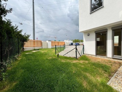 Modernes Eckreihenhaus in TOP-LAGE nahe U6: Erstbezug mit Garten, Dachterrasse, 5 Zimmern, 2 Bädern – inkl. Küche &amp; Stellplatz