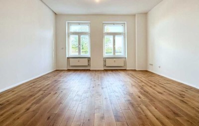 Großzügige 3-Zi.- Altbauwohnung mit Flair, EBK, separates Gäste-WC, renoviert!