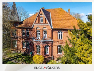 Denkmalgeschützte Historische Ziegelformstein Villa