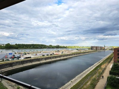 Panoramablick! Top-Ausstattung! Lichtdurchflutete 3- Zimmerwohnung direkt am Wasser! Inkl. EBK + TG