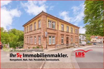 Elegante Maisonette-Wohnung in denkmalgeschütztem Gebäude am Fuße der Ebernburg