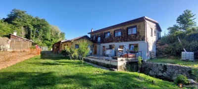 Idyllisches Landhaus mit Stallungen und eigenem Bachlauf