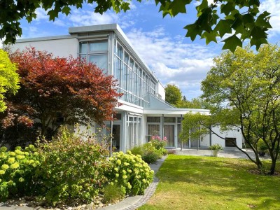 Architektonisches Unikat - Lichtdurchflutetes EFH mit Einliegerwohnung auf traumhaftem Grundstück