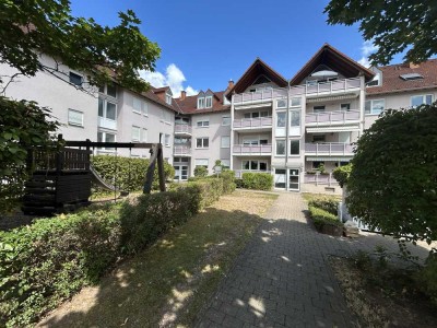 Schöne und gepflegte 3-Zimmer-Dachgeschosswohnung mit Balkon und EBK in Landau