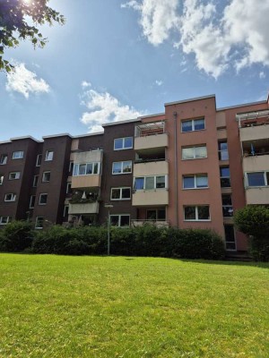 Helle und gut geschnittene Wohnung am Ohlsdorfer Friedhof!
*MAKLERANFRAGEN UNERWÜNSCHT*
