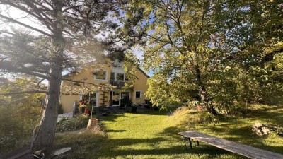 Große, helle und ruhige Dachwohnung, mit herrlichem Garten