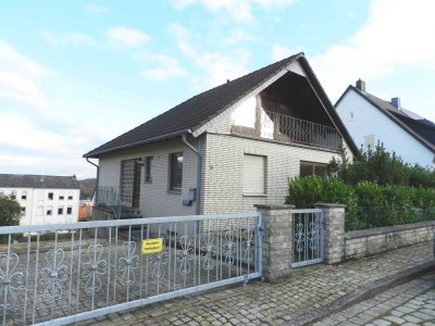 EINFAMILIENHAUS AUF GROSSEM GRUNDSTÜCK MIT TRAUMHAFTEM AUSBLICK IN GESUCHTER LAGE!!!
