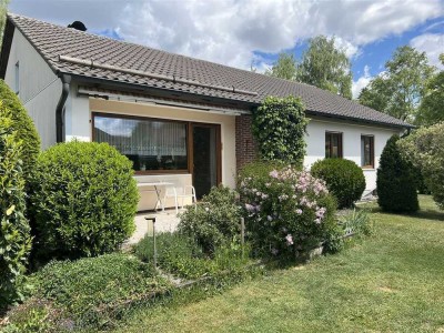 „CHARMANTER BUNGALOW MIT GROSSEM GARTEN“
WOHNHAUS MIT EINZELGARAGE IN 85452 EICHENRIED
