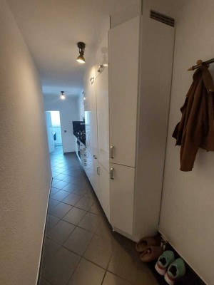 Geschmackvolle, modernisierte 1-Zimmer-Terrassenwohnung mit geh. Innenausstattung mit Balkon