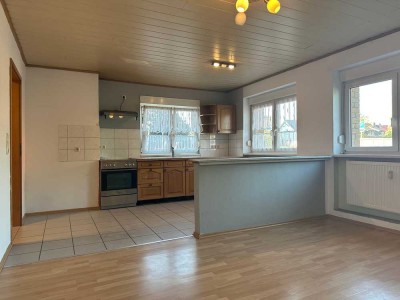 Fischenich: einfache Wohnung im Erdgeschoss mit EBK