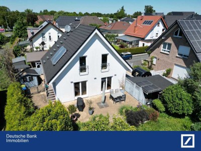 **Grün wohnen, effizient leben - Einfamilienhaus mit Gartenidylle in Salzkotten**