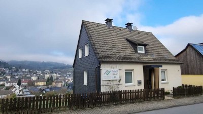 Schnuckeliges Einfamilienhaus mit Garage und großem Grundstück in bevorzugter Wohnlage