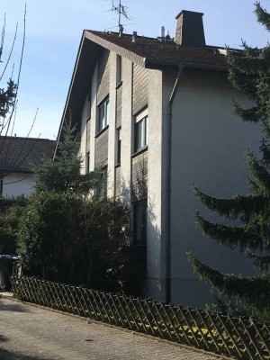 3 Zimmer-Whg. über 2 Etagen (Hochparterre/Souterrain) mit interner Treppe