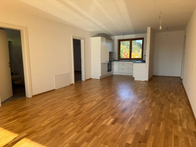 Helle Eckwohnung mit Loggia