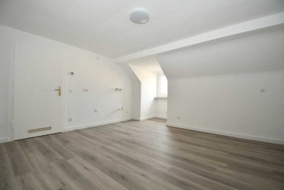 Moderne 2-Zimmer-Dachgeschosswohnung im Erstbezug nach Kernsanierung!