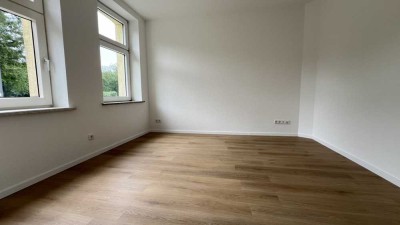 ERSTBEZUG NACH RENOVIERUNG: Tolles Apartment am Landschaftsschutzgebiet, ruhige gut erreichbare Lage