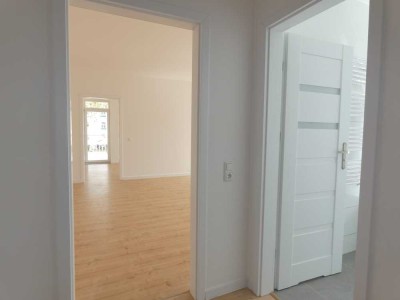 Wunderschöne, sonnige 2 Zimmer Wohnung im 1. OG