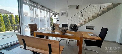 Modernes Einfamilienhaus mit großem Grundstück