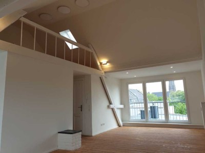 Lichtdurchflutetes DG-Appartement mit Einbauküche