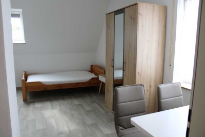 Sonniges Zimmer, möbliert