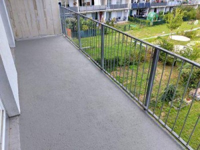 LEND: Ruhiger 2 ZIMMER-NEUBAU + großer Balkon 11m² + Einbauküche + großes Bad mit Wanne / WC + Lift!